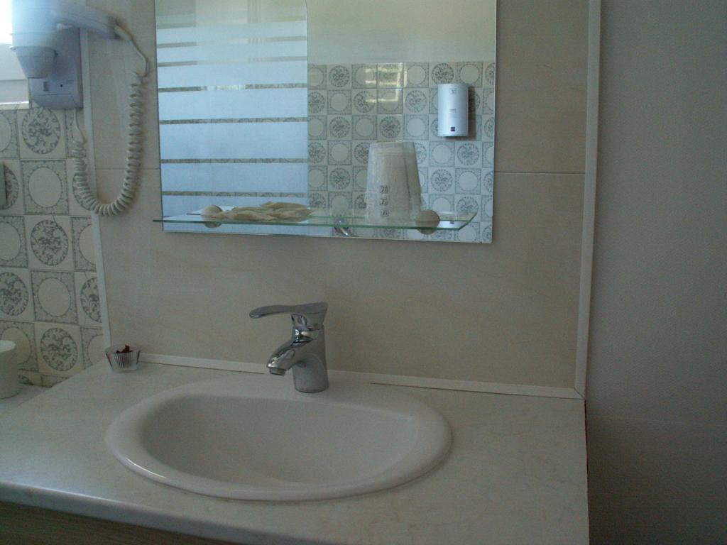 فندق Frayssinetفي  Le Relais Du Pont De Rhodes الغرفة الصورة